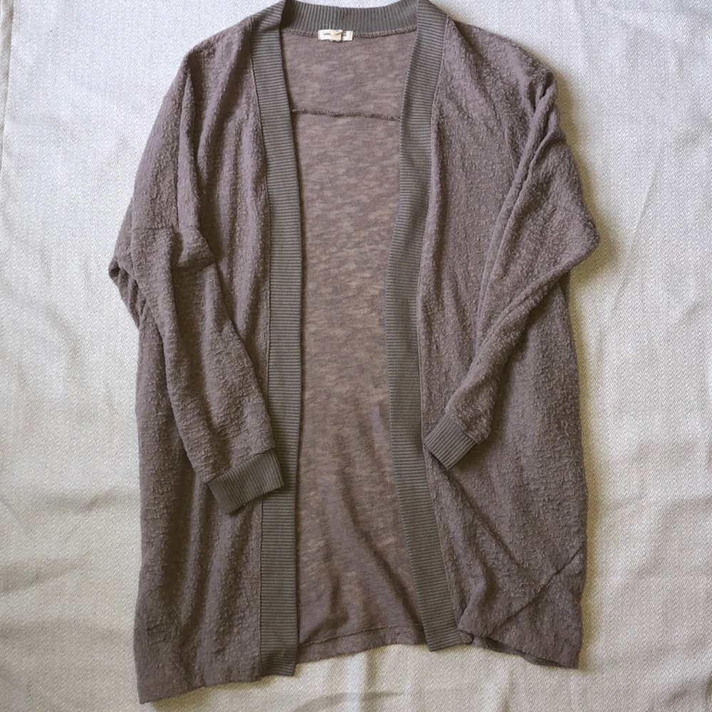 URBAN OUTFITTERS lightweight cardigan